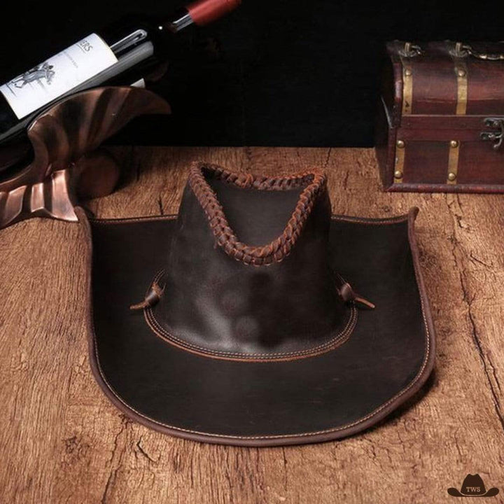 Chapeau de cowboy en cuir marron foncé